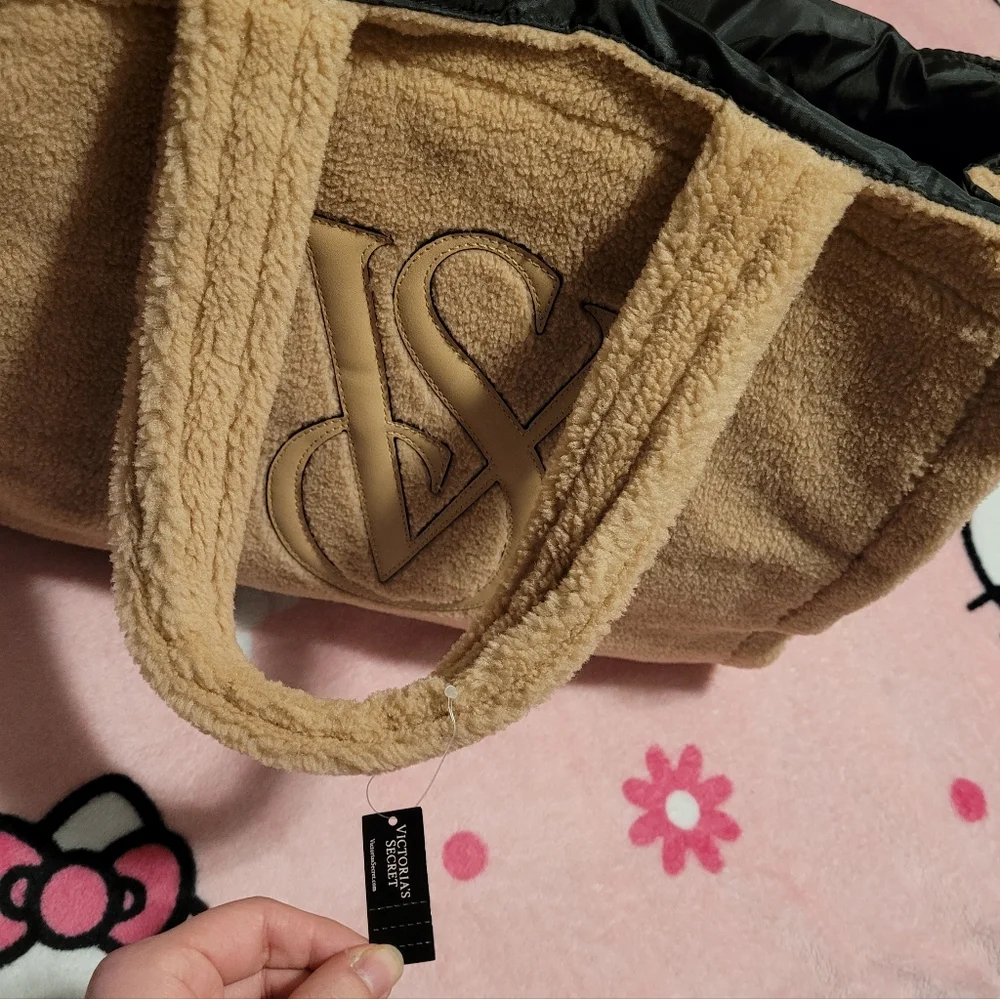 NWT Victoria Secret Tan Sherpa Tote Bag Handbag Faux Fur Beige Fleece Purse - Picture 6 of 9